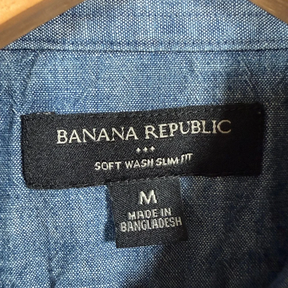 Banana Republic Mens Medium Soft Wash Slim Fit Blue Chambray Button Down Shirt